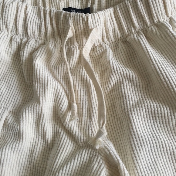 Forever 21 Vanilla Cargo Pants Size XS - Picture 2 of 9